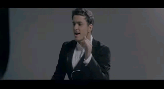 Augusto Schuster lanza el sensual videoclip de “Lloré”
