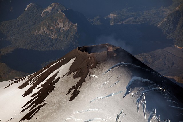 Acceso al volcán Villarrica está en buenas condiciones en un 90%, según Conaf