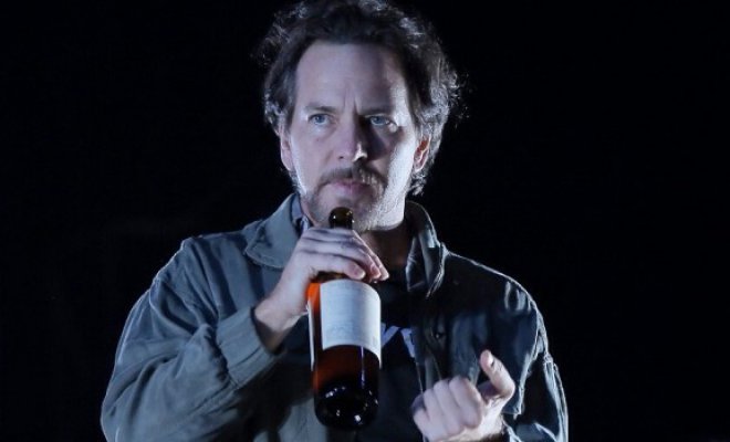 Eddie Vedder se suma a la moda: El vino chileno es un manjar