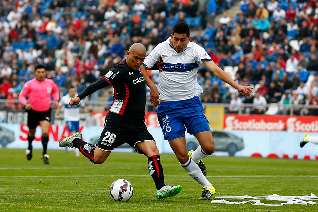 Universidad Católica buscaría fichar a Humberto Suazo para la próxima temporada