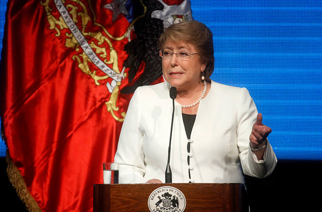 Bachelet advierte que en probidad la sociedad no aceptará “arreglos a medias”