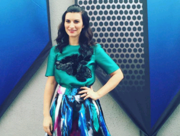 Irreconocible: Revista española abusó del photoshop con Laura Pausini