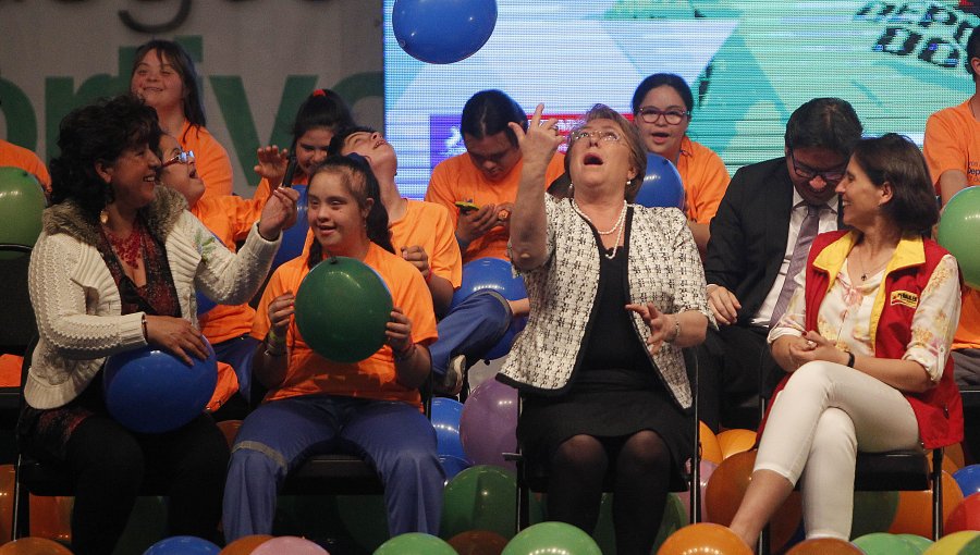 Presidenta Bachelet inaugura los primeros Juegos Deportivos Down