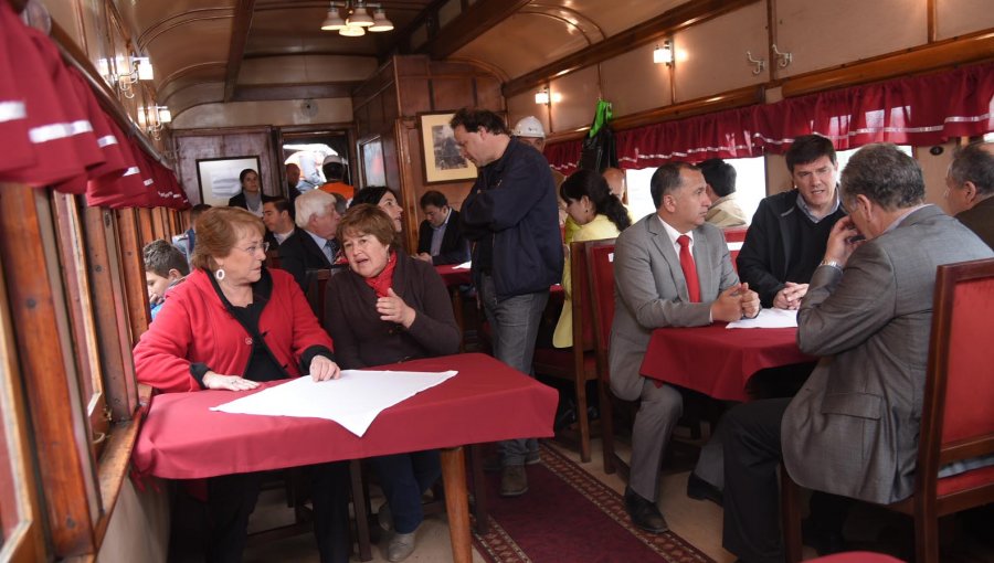 Presidenta Bachelet abordó histórico tren "El Valdiviano"