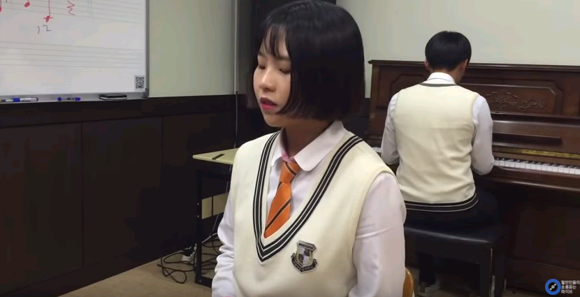 Video: Joven coreana impresiona con perfecta imitación de Adele