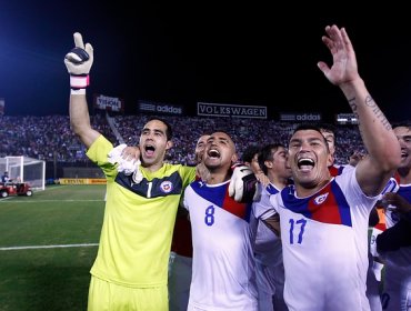 Bravo, Medel y Vidal arribaron al país para integrarse a los trabajos de la Roja