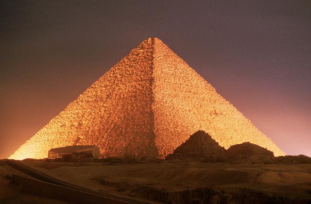 Científicos hayan "anomalías térmicas" en la Gran Pirámide de Giza