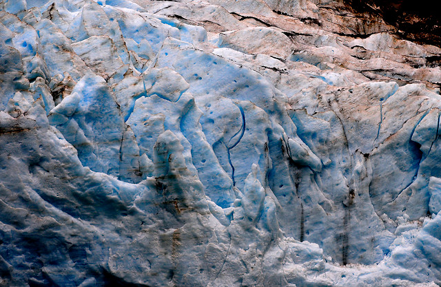 Localizan volcanes de hielo en el corazón gélido de Plutón