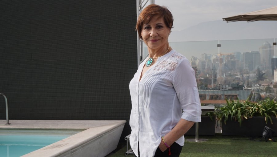 Teresita Reyes publica foto del elenco y le cambia el nombre a nueva teleserie de Mega