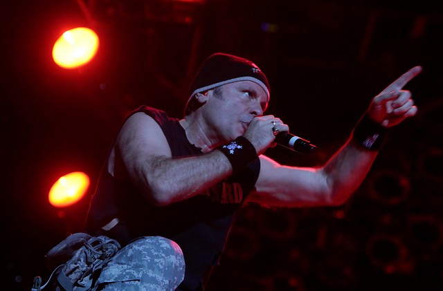 El cantante de Iron Maiden, Bruce Dickinson, publicará sus memorias en 2017