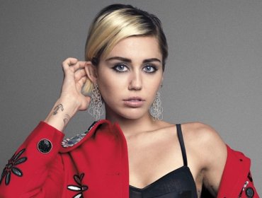 Sin censura: Miley Cyrus publica foto desnuda y vuelve a sorprender con esquelética figura
