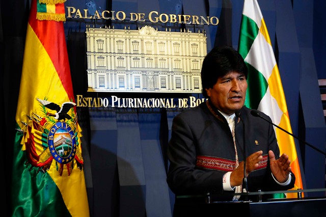 Morales afirma que Merkel sugirió intervención del Papa en tema del mar