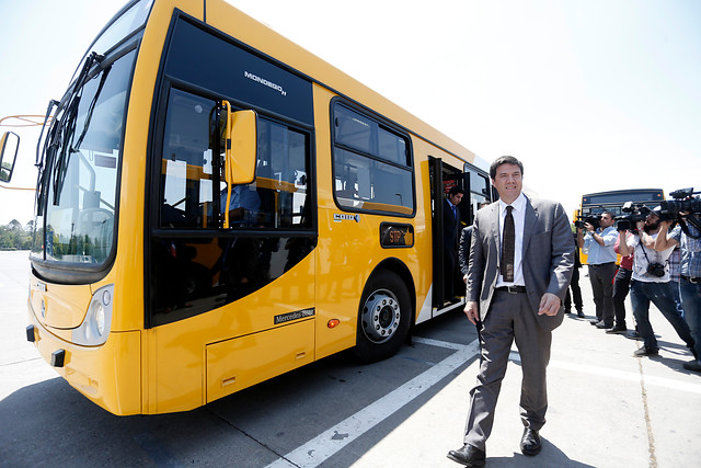 Nuevos buses del Transantiago tienen puertas para ambos lados