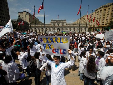 "Furia Científica" protestó por más recursos frente a La Moneda