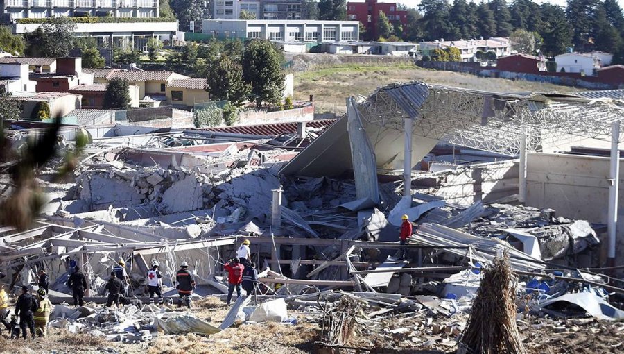 Un muerto y 19 heridos al explotar un camión en el Estado de México