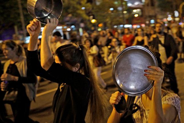 Movimientos políticos MAS y PRO convocaron a cacerolazo contra la colusión