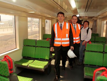 Ministro de Transportes realiza viaje en Biotrén desde Coronel a Concepción