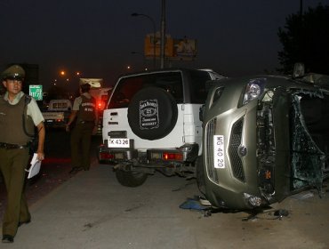 Detienen a tres sujetos que volcaron camioneta con encargo por robo