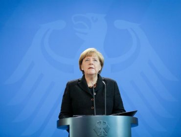 Merkel expresó a Hollande su consternación y apoyo contra el terrorismo