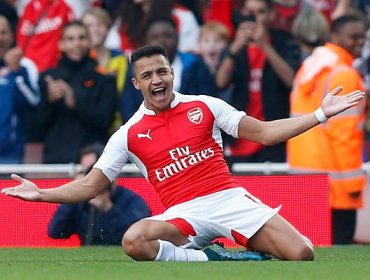 Defensa de Arsenal afirmó que Alexis Sánchez "siempre sorprende"