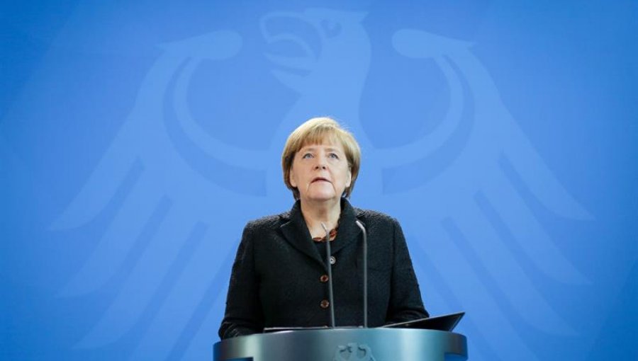 Merkel expresó a Hollande su consternación y apoyo contra el terrorismo