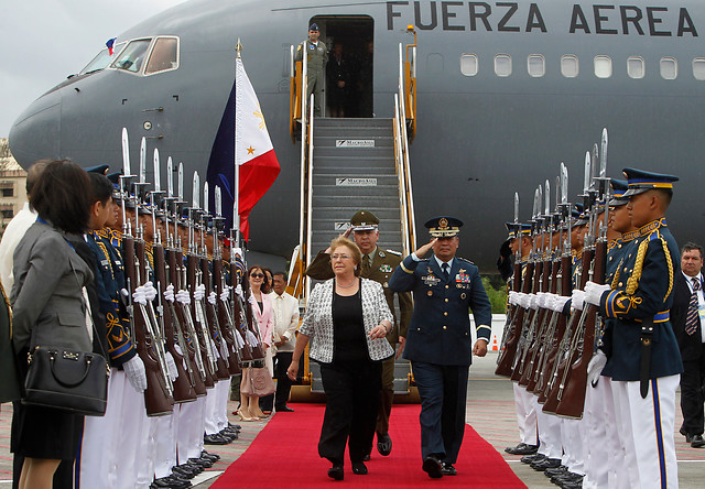 Bachelet arriba a Filipinas para participar de la XXIII Cumbre de Líderes APEC