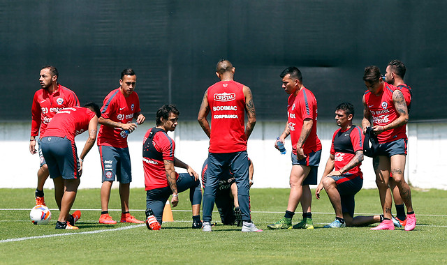 La 'Roja' intensifica trabajos y afina detalles para la dura visita a Uruguay