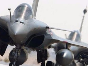 Francia bombardea masivamente posiciones del Estado Islámico en Siria