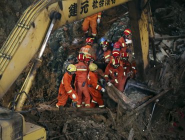 Un deslizamiento de tierras deja 21 muertos y 16 desaparecidos en China