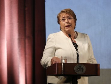 Presidenta Bachelet entregó sus condolencias a familias de muertos en París