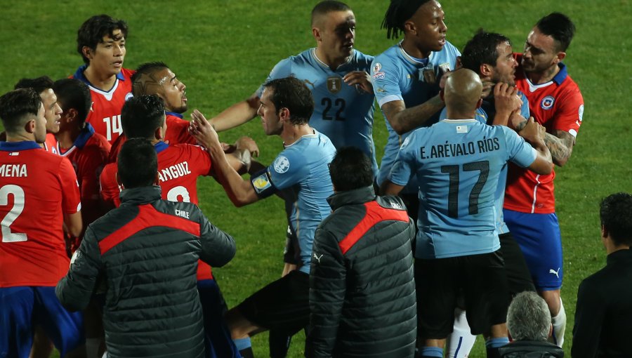 La Roja enfrenta a Uruguay en el reencuentro de Jara con Cavani