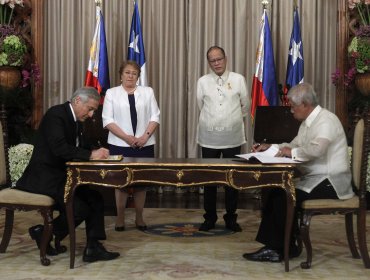 Presidenta insta al cierre de las brechas de género en visita a Filipinas