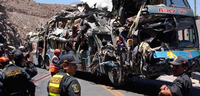 Al menos 5 muertos y 14 heridos deja accidente de autobús en el sur de Perú