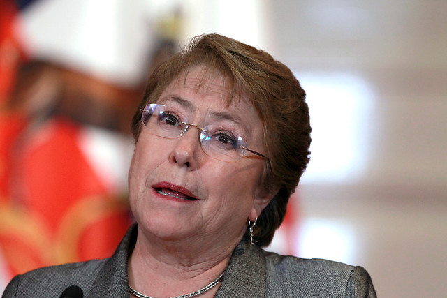 Bachelet y Humala sostuvieron breve, pero distendido encuentro en la Apec