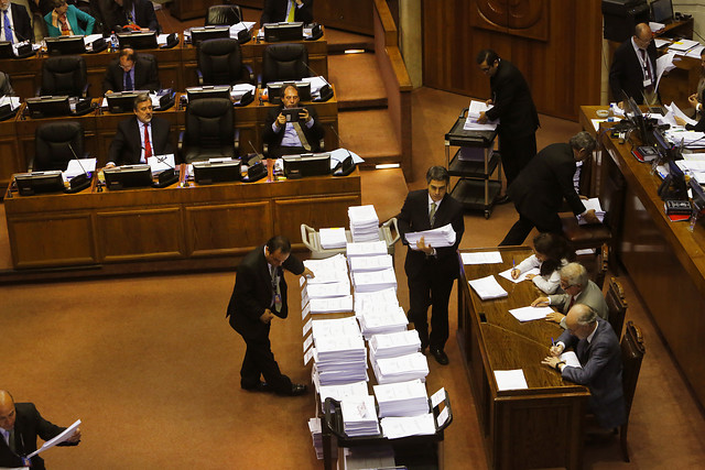 Senadores Espina y García votan a favor del uso del fondo espejo para hospitales