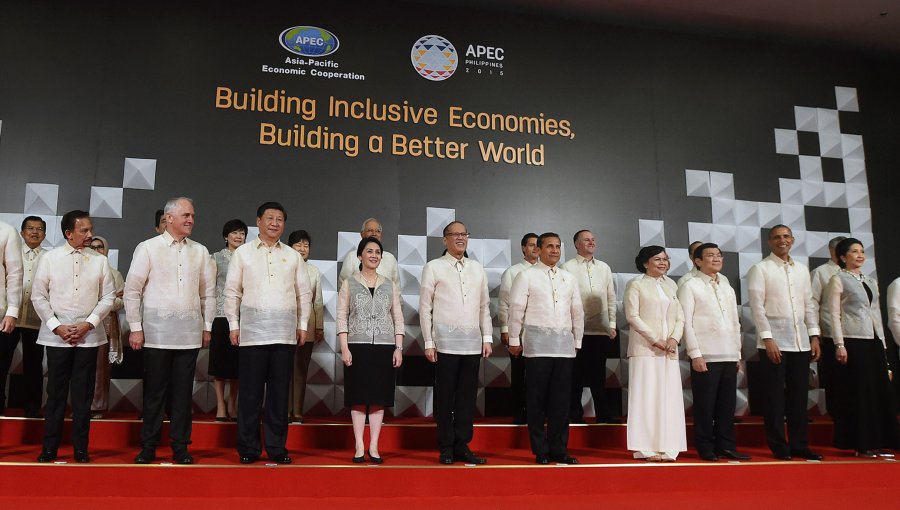 Presidenta participa en debate pro crecimiento inclusivo junto a líderes de APEC