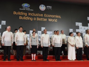 Presidenta participa en debate pro crecimiento inclusivo junto a líderes de APEC