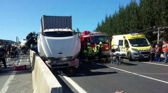 Dos víctimas fatales en accidente vehicular en Ruta Concepción-Cabrero