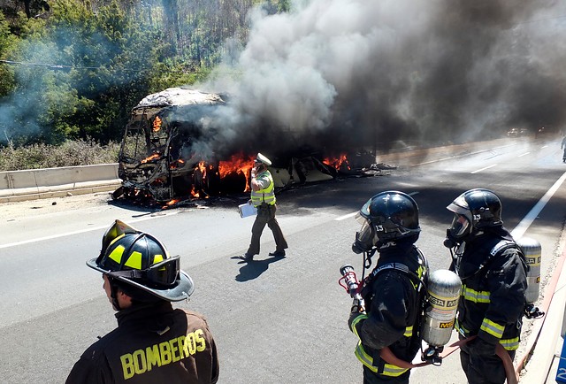 Falla eléctrica provocó incendio de bus en Ruta 68