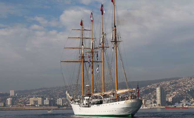 El buque Escuela Esmeralda cruzó el Cabo de Hornos y llegó a un puerto chileno