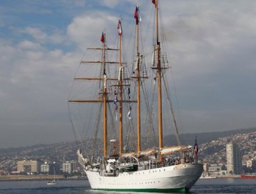 El buque Escuela Esmeralda cruzó el Cabo de Hornos y llegó a un puerto chileno