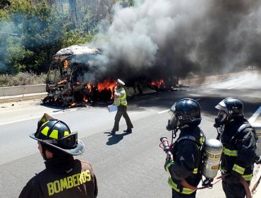 Falla eléctrica provocó incendio de bus en Ruta 68