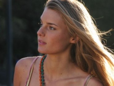 Josefina Montané posa en artístico desnudo para Revista Viernes de La Segunda