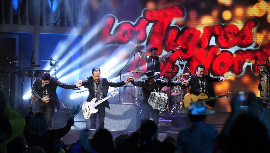 Fher de Maná y Los Tigres del Norte llaman a latinos a no votar por racistas