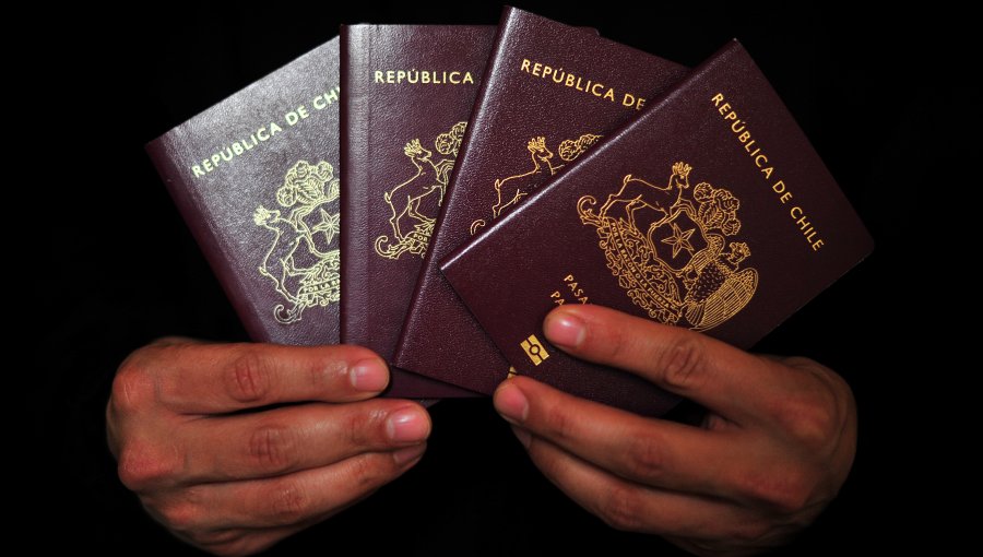 Confirmado: El lunes 23 de noviembre suben pasaportes y cédulas de identidad