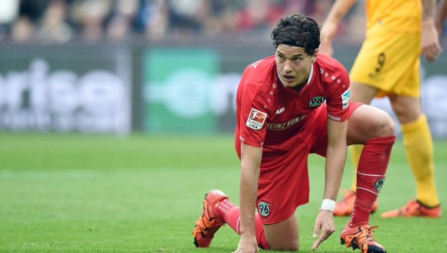 Miiko Albornoz participó en derrota del Hannover ante el Moenchengladbach