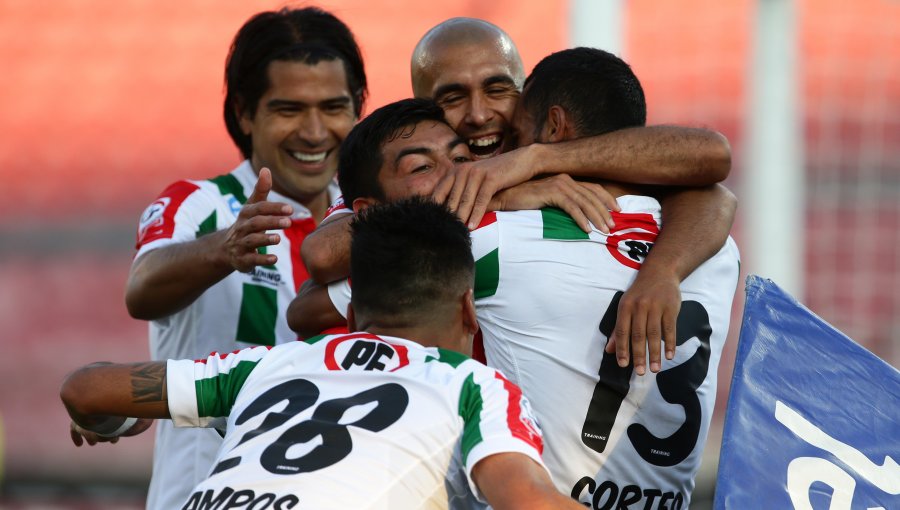 Colo Colo hipotecó el liderato al caer ante Palestino en Ñuñoa