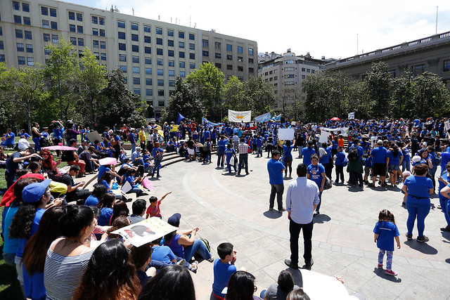 Cientos de personas marcharon para exigir una Ley de autismo