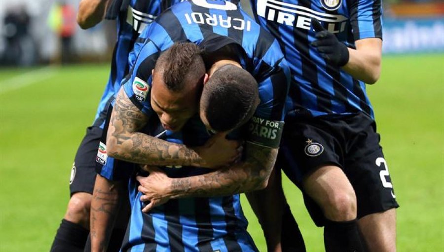 Medel fue suplente en goleada del líder Inter sobre el Frosinone de Castillo