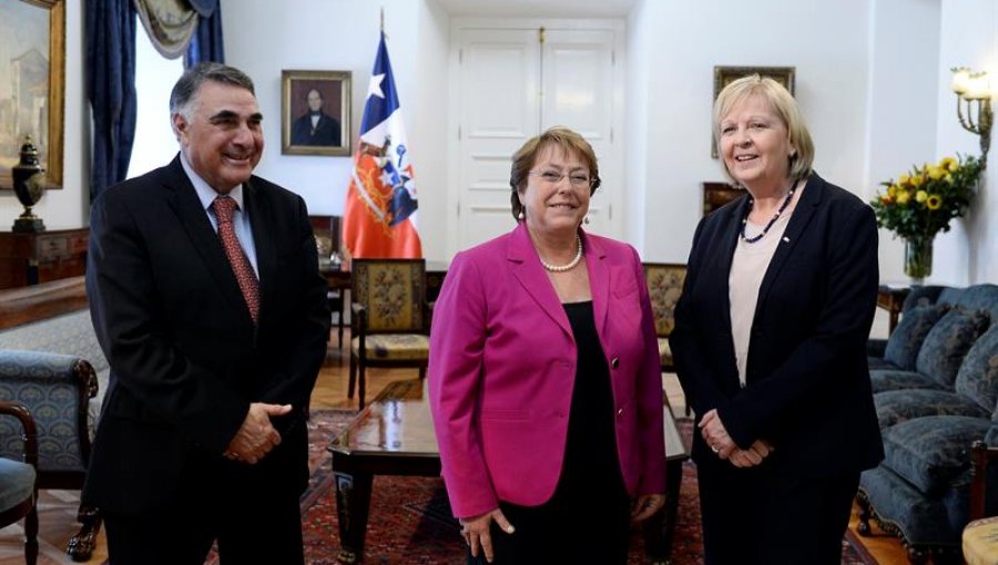 Bachelet recibe a ministra presidenta del estado alemán Renania del Norte